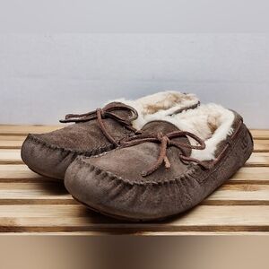 UGG Womens Brown Suede Dakota Slipper Shoes Size 9